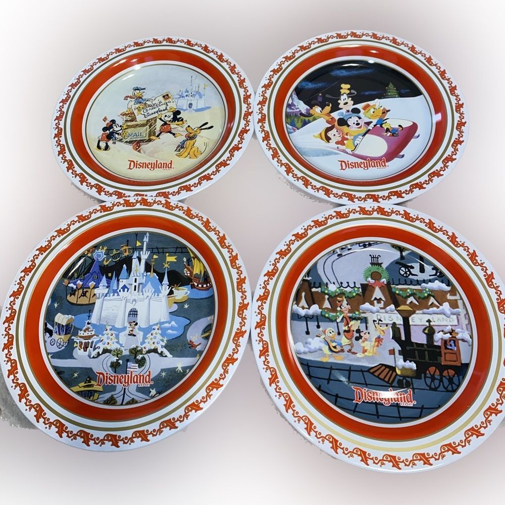 SET OF 4 Disneyland Resort Exclusive 2007 Collectible Christmas Tin Plates
